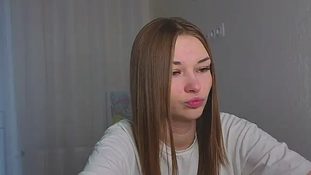 Snapshot of CharryClim chatting on 10/07/25, 02:20 CharryClim online show from 10/07/25, 02:20