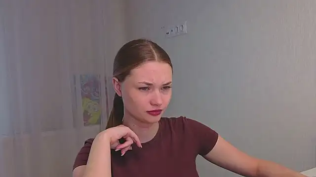 Snapshot of CharryClim chatting on 10/18/25, 04:15 CharryClim online show from 10/18/25, 04:15