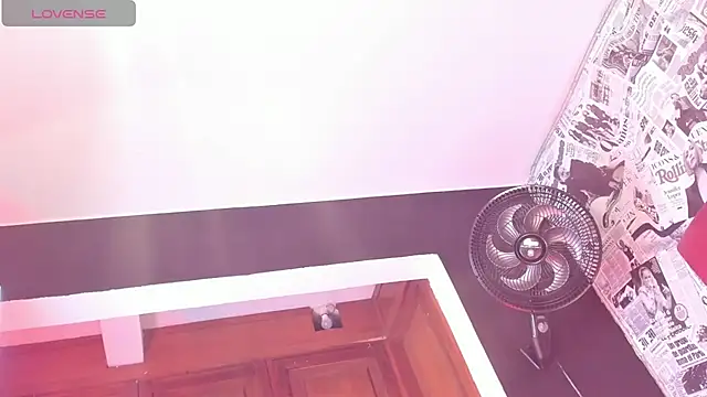 Snapshot of hot_milkbitch chatting on 11/29/25, 02:25 hot milkbitch online show from 11/29/25, 02:25