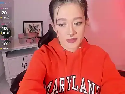 Snapshot of kat_apple chatting on 10/22/25, 04:40 kat apple online show from 10/22/25, 04:40