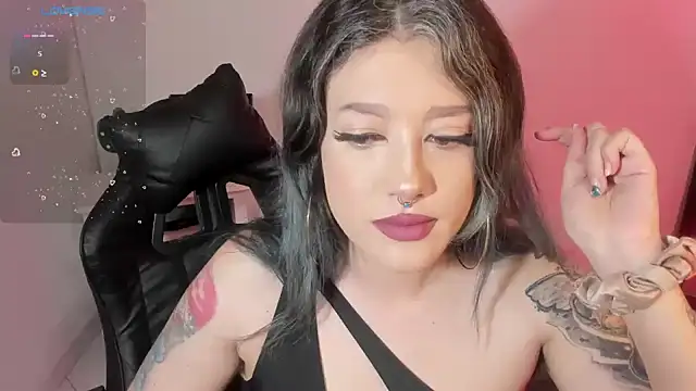 Snapshot of kat_apple chatting on 10/28/25, 10:23 kat apple online show from 10/28/25, 10:23