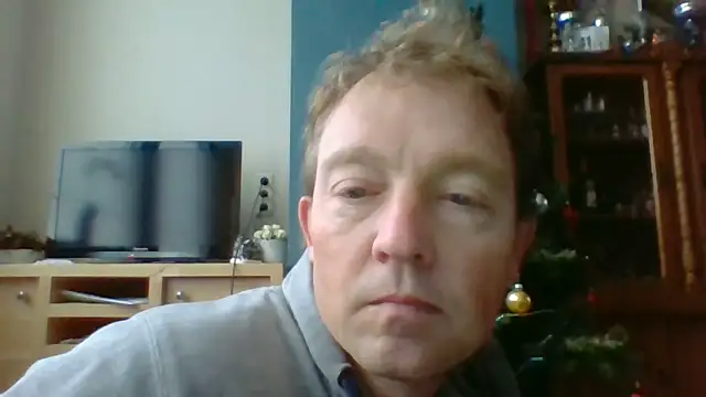 Snapshot of bertolini chatting on 12/17/25, 09:15 bertolini online show from 12/17/25, 09:15