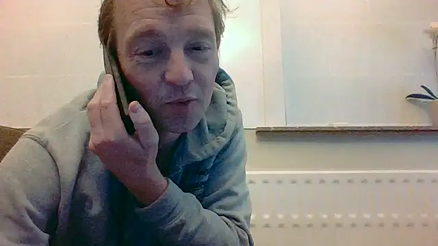 Snapshot of bertolini chatting on 12/17/25, 09:21 bertolini online show from 12/17/25, 09:21