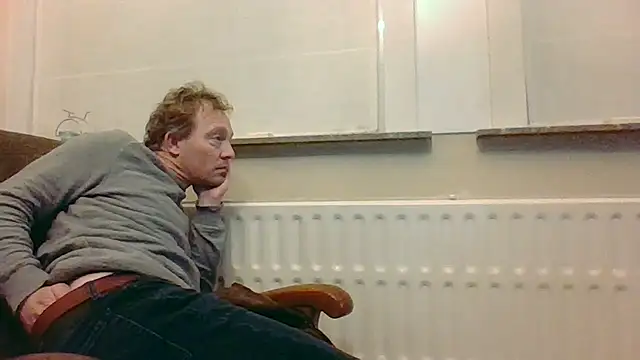 Snapshot of bertolini chatting on 12/19/25, 08:49 bertolini online show from 12/19/25, 08:49