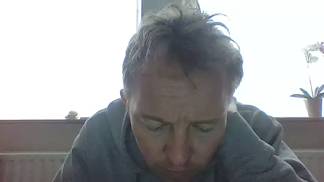 Snapshot of bertolini chatting on 03/06/26, 03:52 bertolini online show from 03/06/26, 03:52