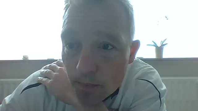 Snapshot of bertolini chatting on 05/17/26, 07:50 bertolini online show from 05/17/26, 07:50