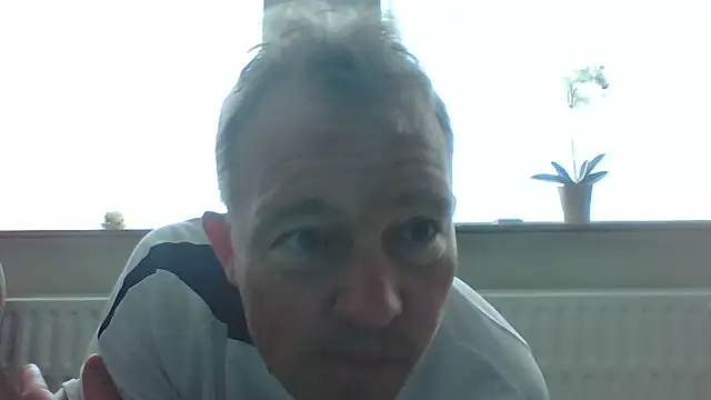 Snapshot of bertolini chatting on 05/18/26, 07:03 bertolini online show from 05/18/26, 07:03