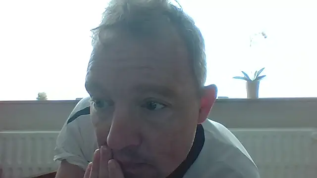 Snapshot of bertolini chatting on 05/19/26, 07:47 bertolini online show from 05/19/26, 07:47