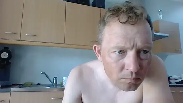 Snapshot of bertolini chatting on 05/25/26, 01:17 bertolini online show from 05/25/26, 01:17
