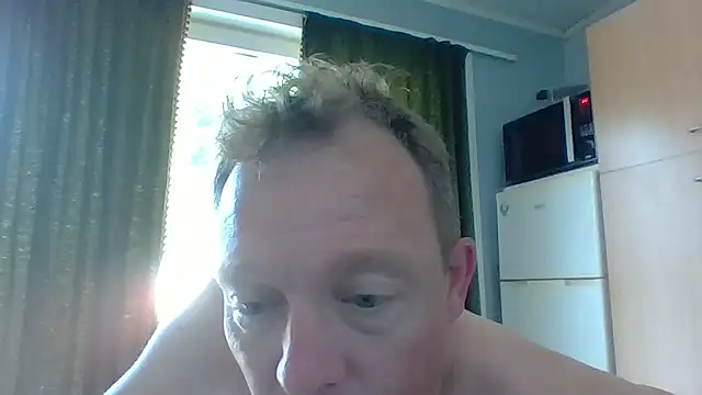 Snapshot of bertolini chatting on 05/28/26, 02:03 bertolini online show from 05/28/26, 02:03