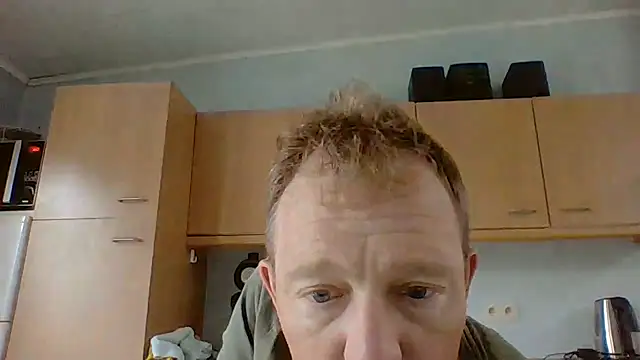 Snapshot of bertolini chatting on 06/08/26, 01:22 bertolini online show from 06/08/26, 01:22