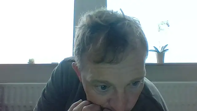 Snapshot of bertolini chatting on 06/11/26, 01:53 bertolini online show from 06/11/26, 01:53