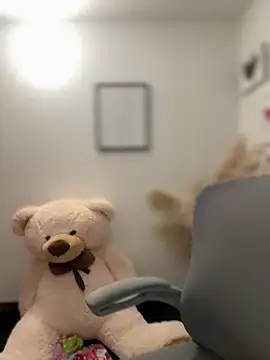 Snapshot of Zarah_Blare chatting on 09/16/25, 12:00 Zarah Blare online show from 09/16/25, 12:00