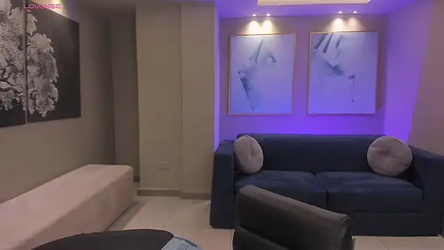 EloisaOlivero online show from 10/28/25, 06:21