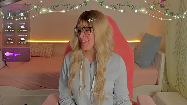 Snapshot of estivalae chatting on 12/15/25, 11:58 estivalae online show from 12/15/25, 11:58