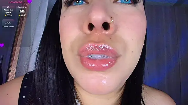 Snapshot of leahtemptation3 chatting on 09/21/25, 10:17 leahtemptation3 online show from 09/21/25, 10:17