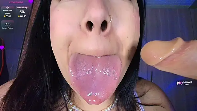 Snapshot of leahtemptation3 chatting on 10/05/25, 11:08 leahtemptation3 online show from 10/05/25, 11:08