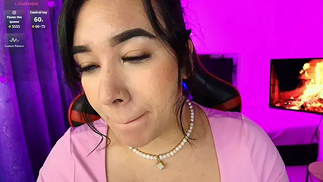 Snapshot of leahtemptation3 chatting on 10/25/25, 06:54 leahtemptation3 online show from 10/25/25, 06:54