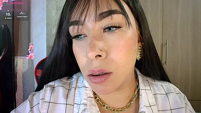 leahtemptation3 online show from 05/15/26, 11:01