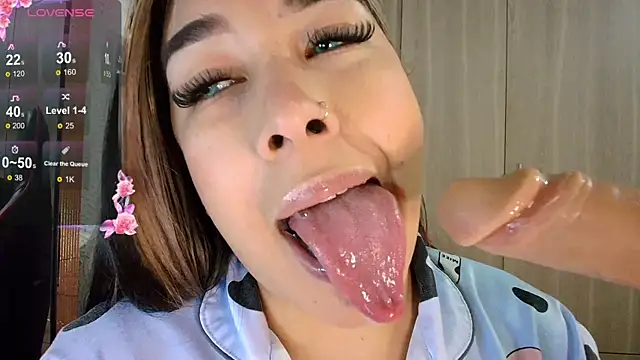 leahtemptation3 online show from 06/19/26, 11:52