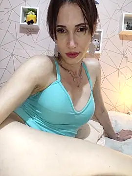 Snapshot of Irresistible24 chatting on 11/17/25, 01:11 Irresistible24 online show from 11/17/25, 01:11