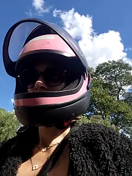 Snapshot of Irresistible24 chatting on 11/18/25, 06:56 Irresistible24 online show from 11/18/25, 06:56