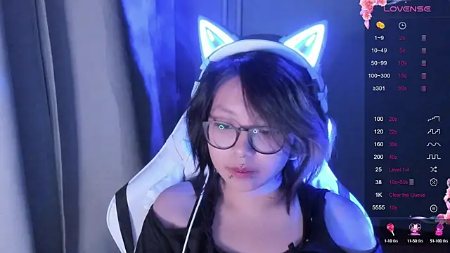 Snapshot of maydaykimmy chatting on 09/28/25, 08:14 maydaykimmy online show from 09/28/25, 08:14