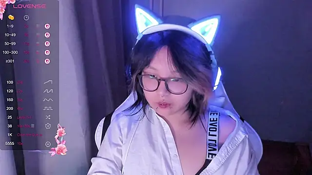 Snapshot of maydaykimmy chatting on 11/02/25, 09:17 maydaykimmy online show from 11/02/25, 09:17