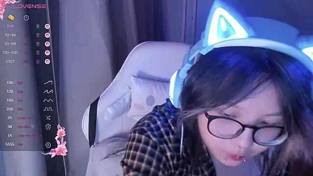 Snapshot of maydaykimmy chatting on 11/03/25, 09:05 maydaykimmy online show from 11/03/25, 09:05