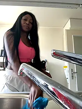 Snapshot of SUUKAM chatting on 09/13/25, 09:20 SUUKAM online show from 09/13/25, 09:20