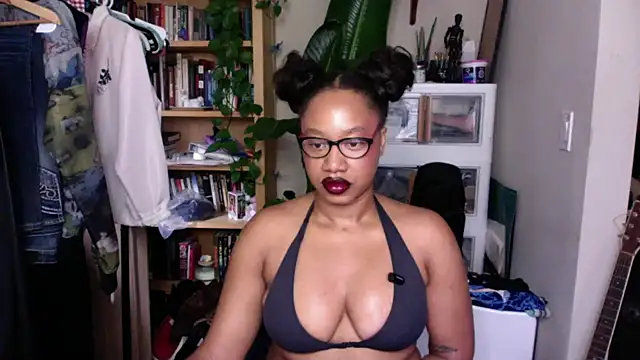 Snapshot of goddessdaisysky chatting on 09/14/25, 05:23 goddessdaisysky online show from 09/14/25, 05:23