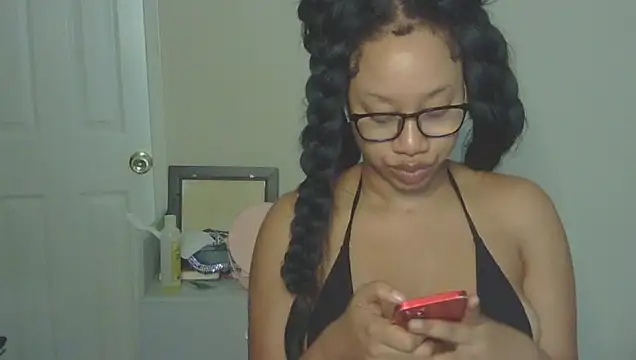 Snapshot of goddessdaisysky chatting on 10/17/25, 04:53 goddessdaisysky online show from 10/17/25, 04:53