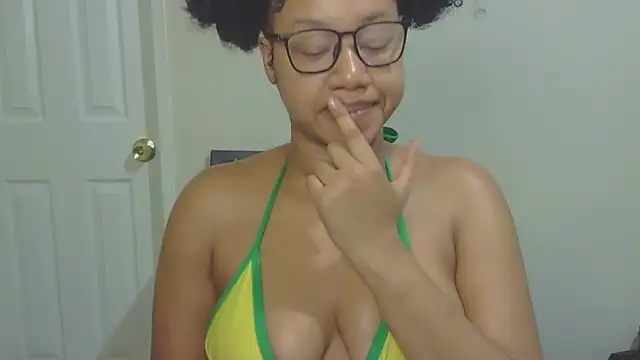 Snapshot of goddessdaisysky chatting on 10/22/25, 03:34 goddessdaisysky online show from 10/22/25, 03:34