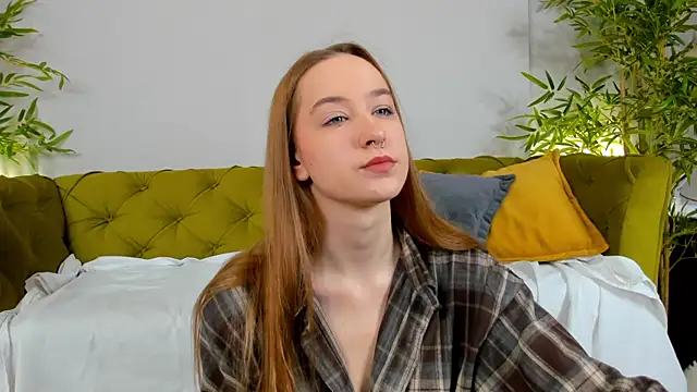 Snapshot of Sweett_Monica chatting on 09/22/25, 12:12 Sweett Monica online show from 09/22/25, 12:12