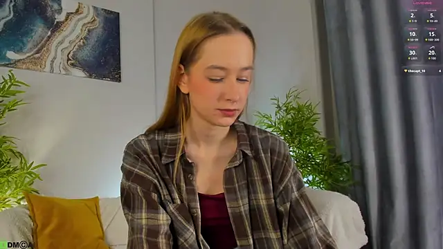 Snapshot of Sweett_Monica chatting on 11/04/25, 01:05 Sweett Monica online show from 11/04/25, 01:05