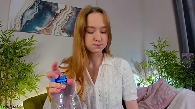 Snapshot of Sweett_Monica chatting on 11/16/25, 01:11 Sweett Monica online show from 11/16/25, 01:11