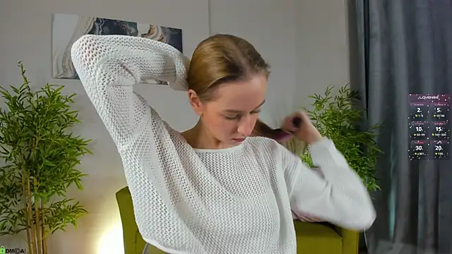 Snapshot of Sweett_Monica chatting on 11/25/25, 01:05 Sweett Monica online show from 11/25/25, 01:05