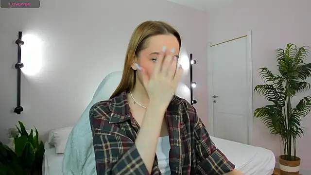 Snapshot of Sweett_Monica chatting on 03/19/26, 12:58 Sweett Monica online show from 03/19/26, 12:58