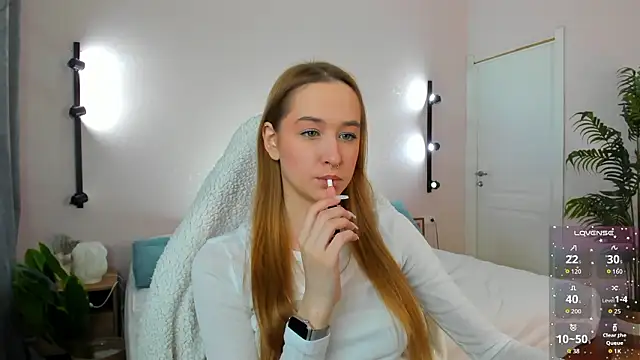Snapshot of Sweett_Monica chatting on 03/24/26, 12:48 Sweett Monica online show from 03/24/26, 12:48