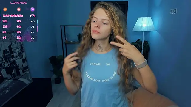 Snapshot of RayaNenlia chatting on 09/28/25, 05:02 RayaNenlia online show from 09/28/25, 05:02