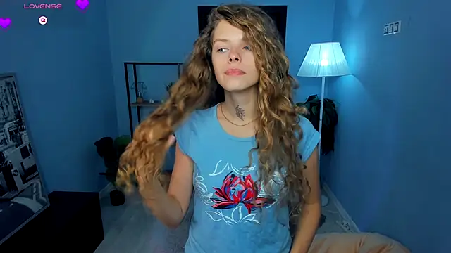 Snapshot of RayaNenlia chatting on 10/03/25, 05:04 RayaNenlia online show from 10/03/25, 05:04