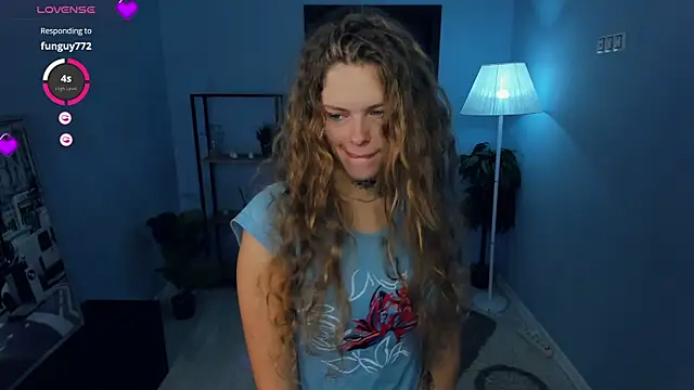 Snapshot of RayaNenlia chatting on 10/12/25, 05:06 RayaNenlia online show from 10/12/25, 05:06