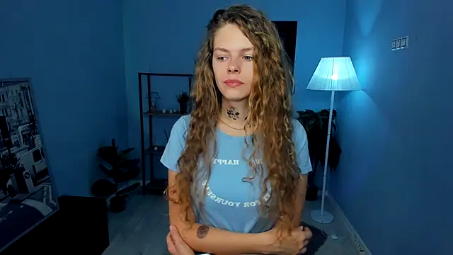 Snapshot of RayaNenlia chatting on 10/21/25, 05:08 RayaNenlia online show from 10/21/25, 05:08