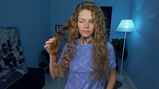 Snapshot of RayaNenlia chatting on 10/26/25, 05:02 RayaNenlia online show from 10/26/25, 05:02