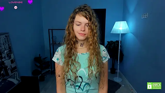 Snapshot of RayaNenlia chatting on 11/06/25, 05:08 RayaNenlia online show from 11/06/25, 05:08