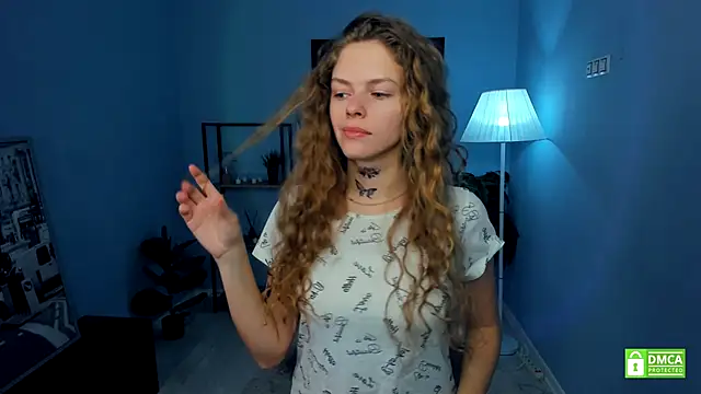 Snapshot of RayaNenlia chatting on 11/16/25, 05:02 RayaNenlia online show from 11/16/25, 05:02