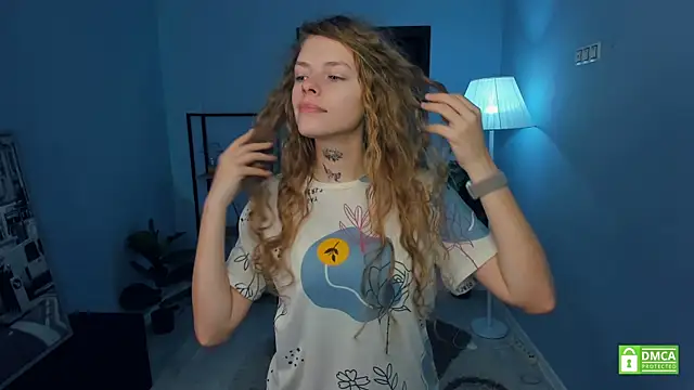 Snapshot of RayaNenlia chatting on 11/19/25, 05:07 RayaNenlia online show from 11/19/25, 05:07