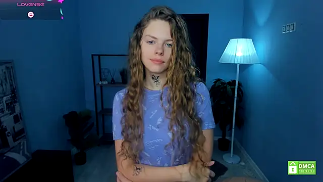 Snapshot of RayaNenlia chatting on 12/14/25, 05:02 RayaNenlia online show from 12/14/25, 05:02