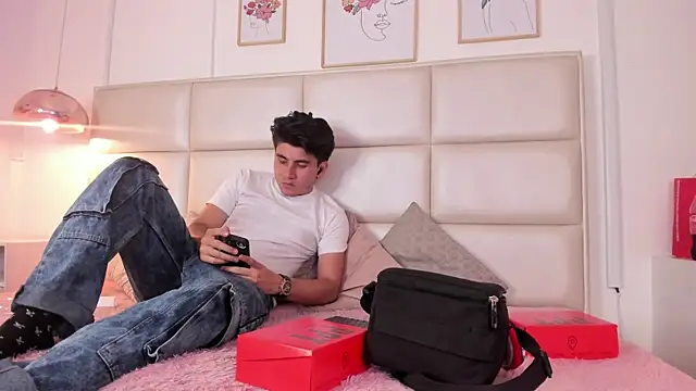 Snapshot of ZukyXYakihiro89 chatting on 01/09/25, 01:08 ZukyXYakihiro89 online show from 01/09/25, 01:08