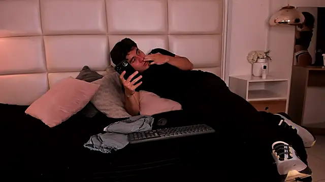 Snapshot of ZukyXYakihiro89 chatting on 01/22/25, 01:10 ZukyXYakihiro89 online show from 01/22/25, 01:10